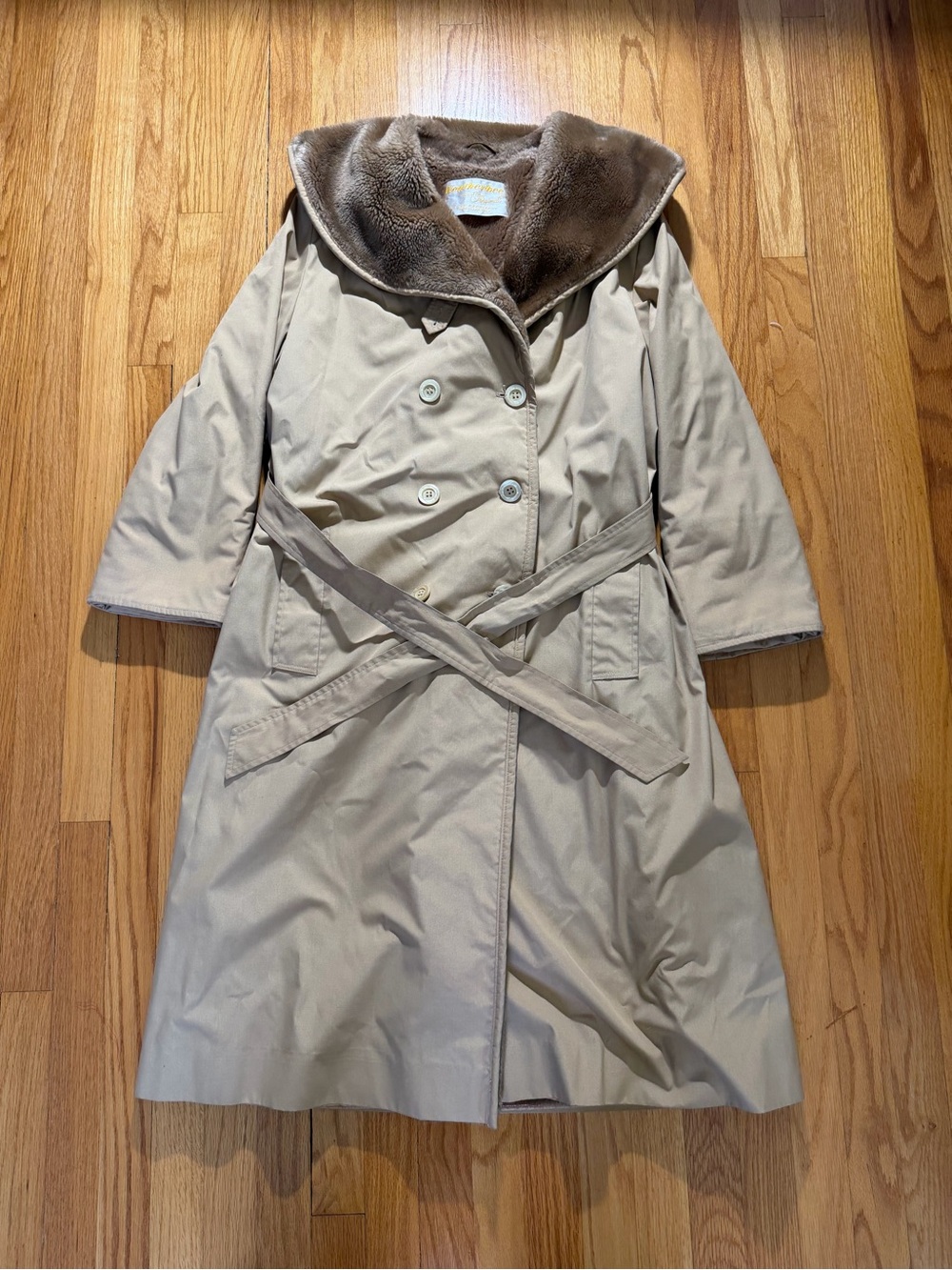 Women's Vintage Beige Trench Coat with Faux Fur Collar